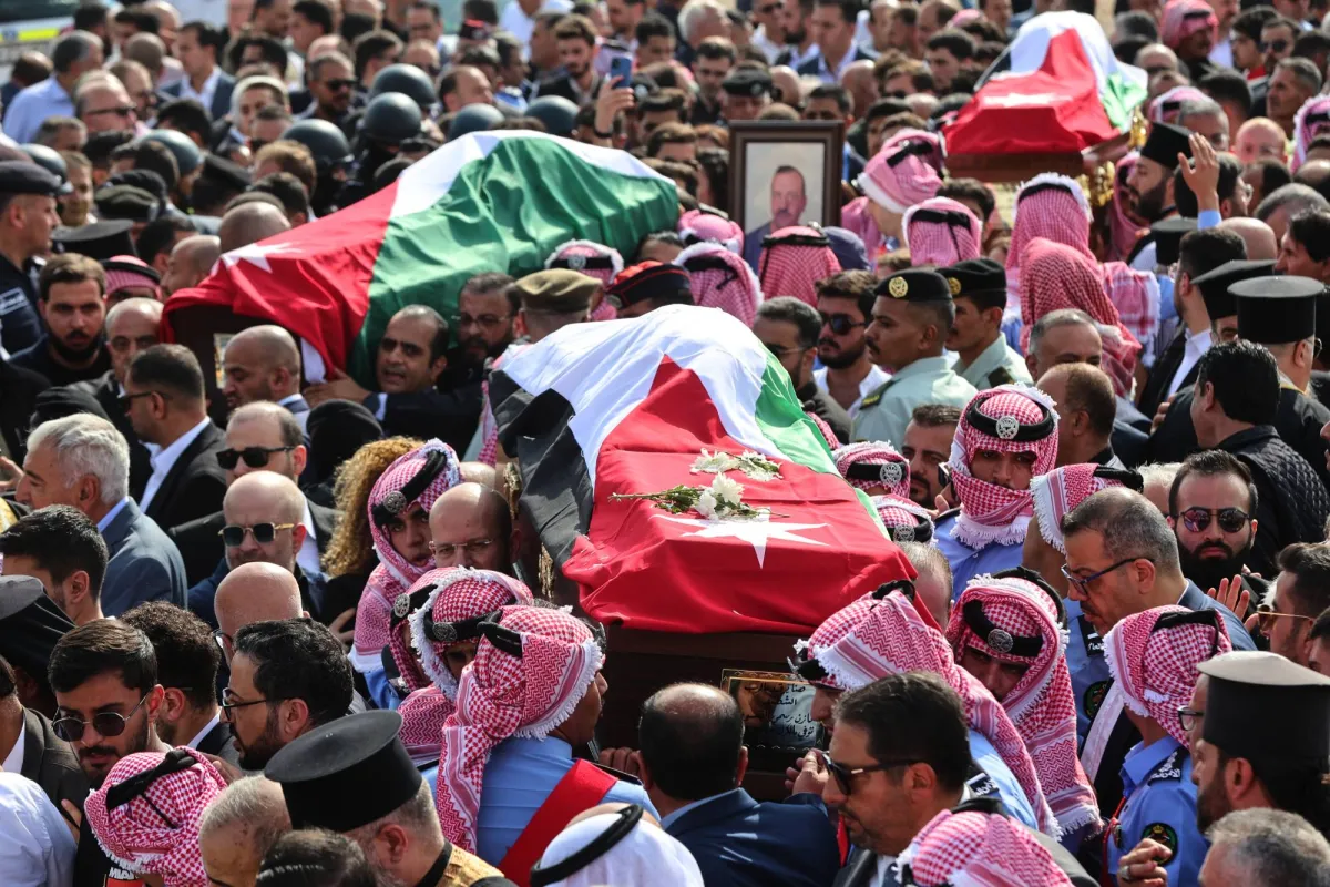تشييع مهيب لضحايا هجوم الكنيسة في الاردن وسط دعوات للوحدة الوطنية